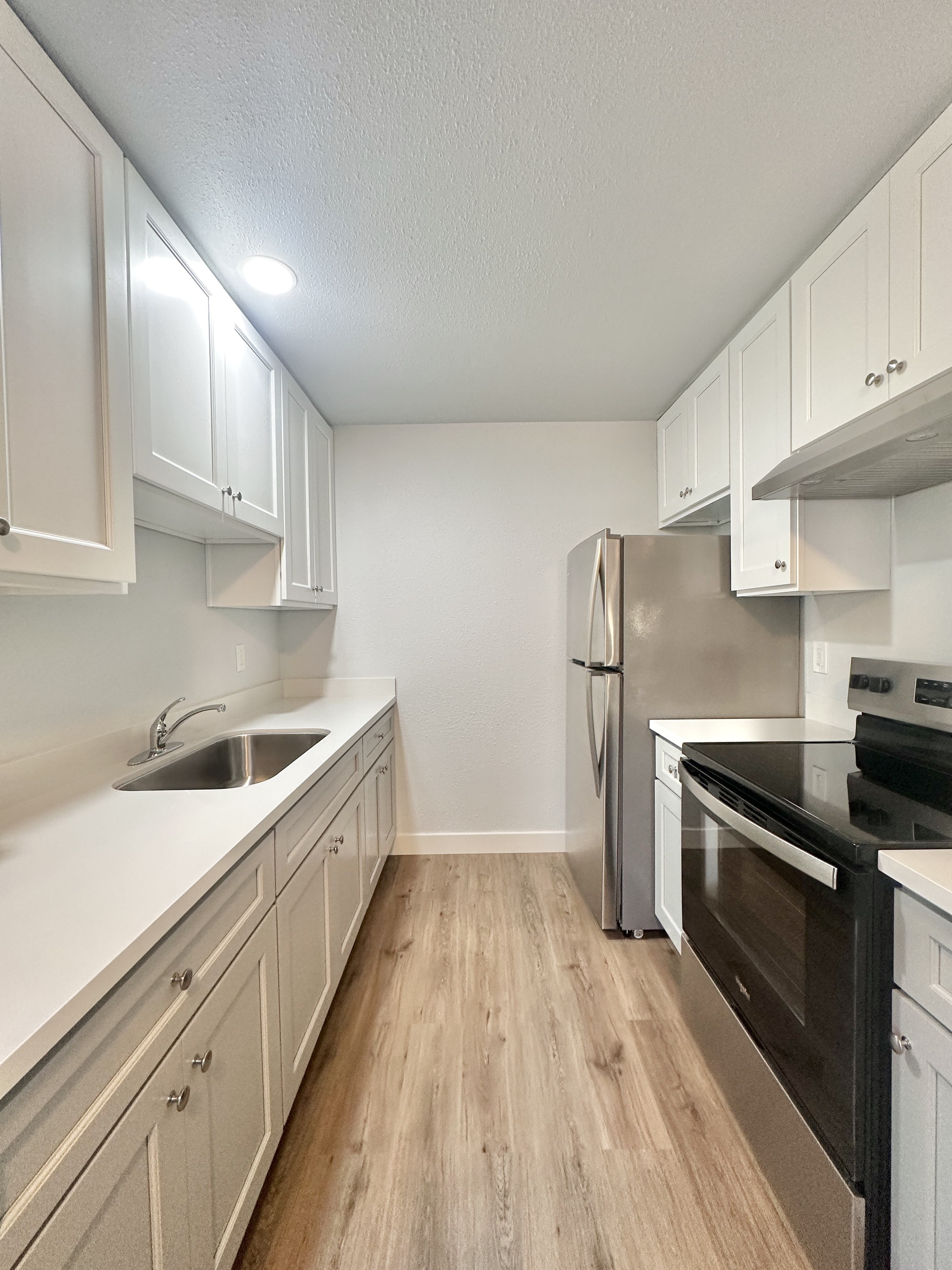303 Pine Ave photo 2
